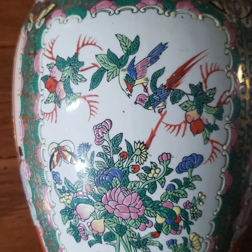 VINTAGE FAMILLE ROSE VASE - Picture 6 of 13
